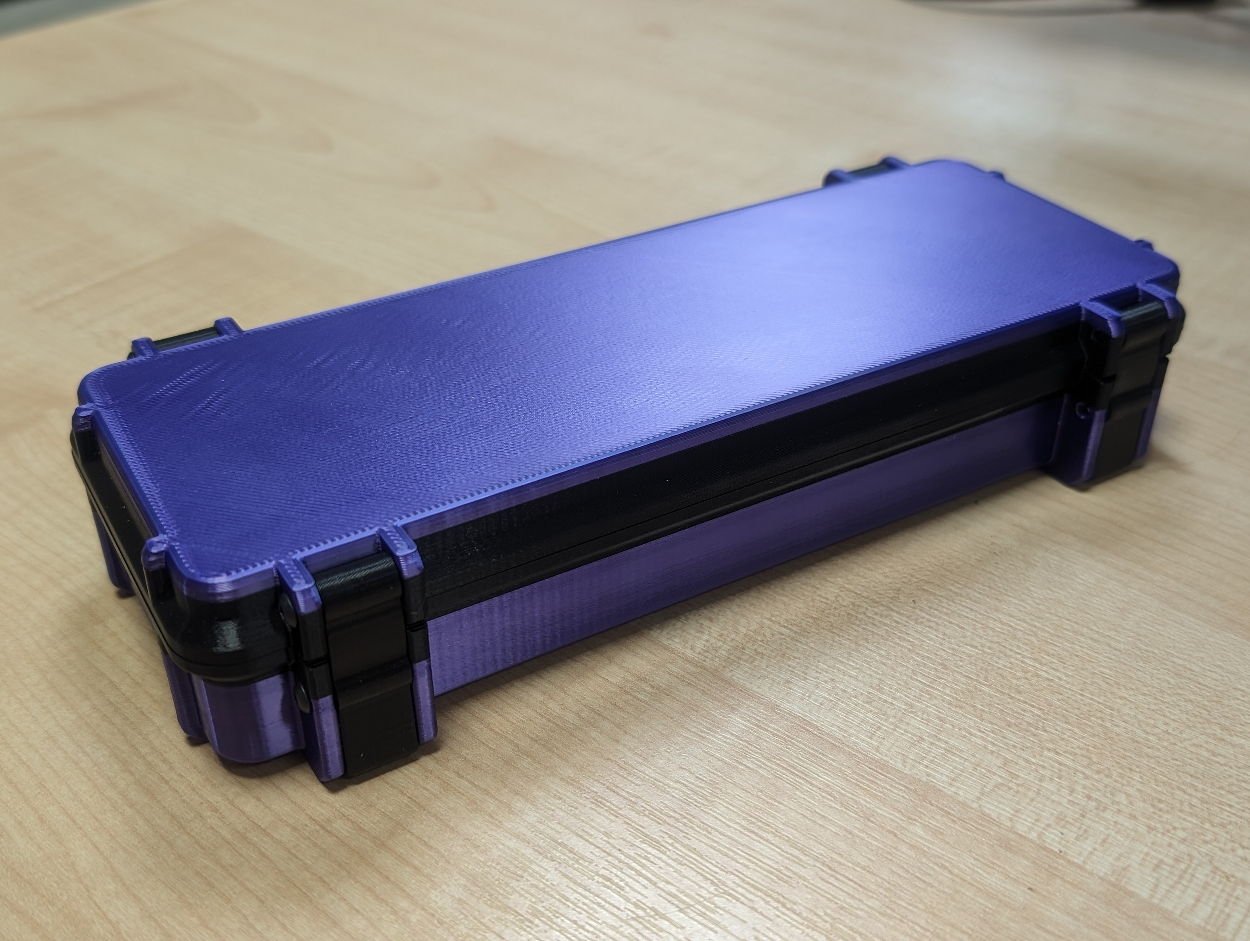 LTT screwdriver case closed in blue and black